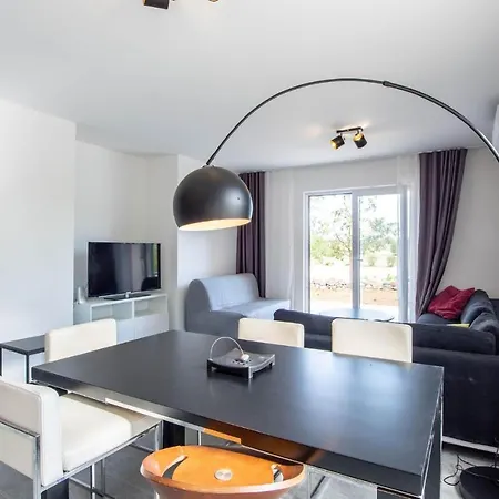 Σπίτι διακοπών Lovely In Muc With Kitchen *